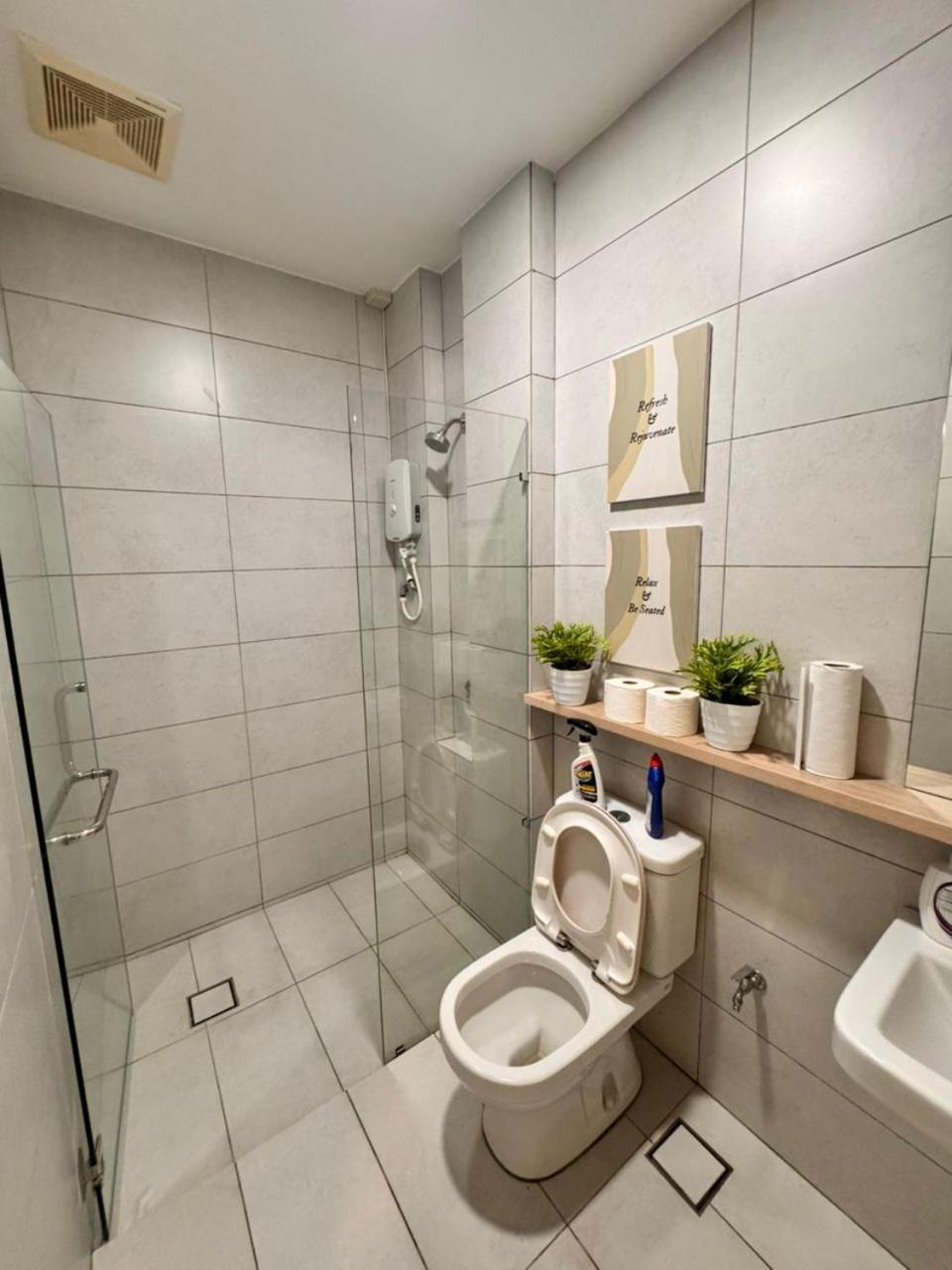 Riverine Kuching Luxury 4Pax With Balcony Facing Waterfront View Exteriör bild