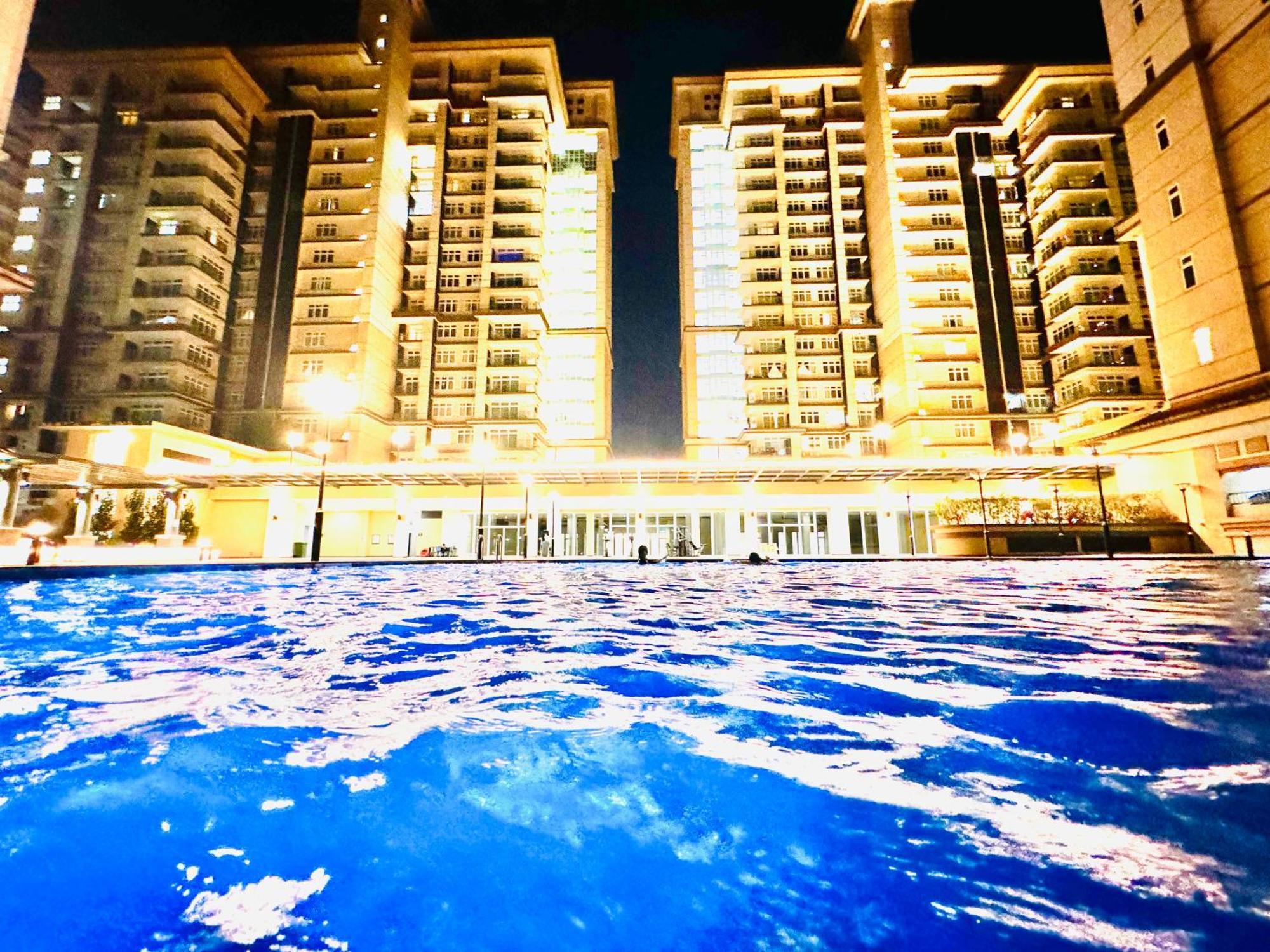 Riverine Kuching Luxury 4Pax With Balcony Facing Waterfront View Exteriör bild